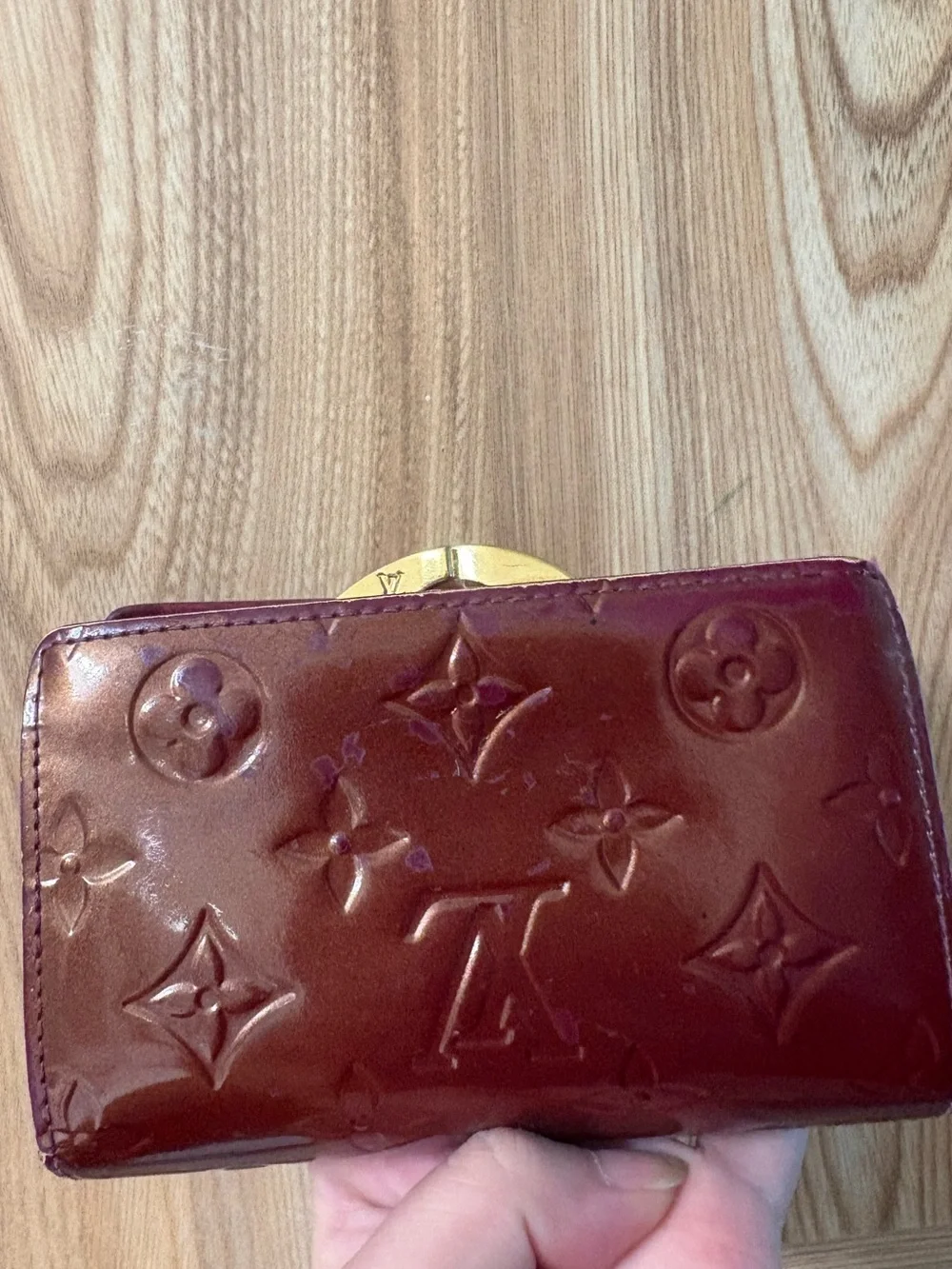 Authentic Louis Vuitton Monogram Vernis kisslock Wallet Burgundy